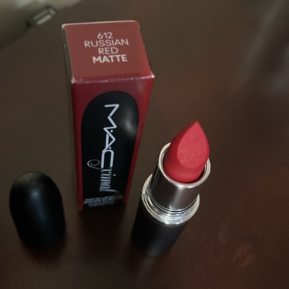 Macximal Lipstick - Picture 2 of 3